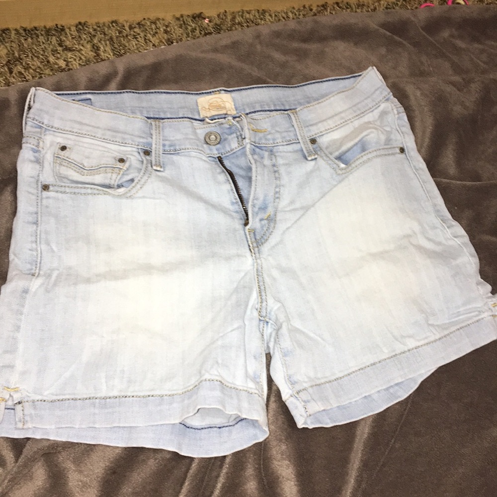 Levi’s light wash denim shorts